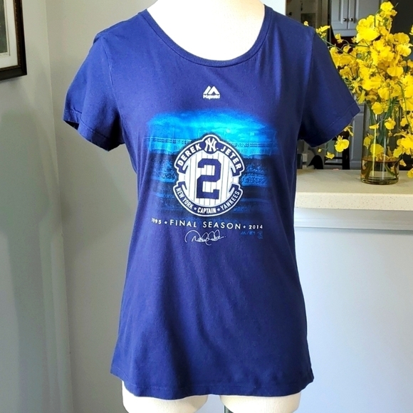 New York Yankees Derek Jeter, sighned women's large tee. 1995 final season 2014. - Picture 1 of 9